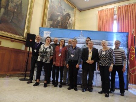___ avec les autres participant(e)s a cette rencontre annuelle